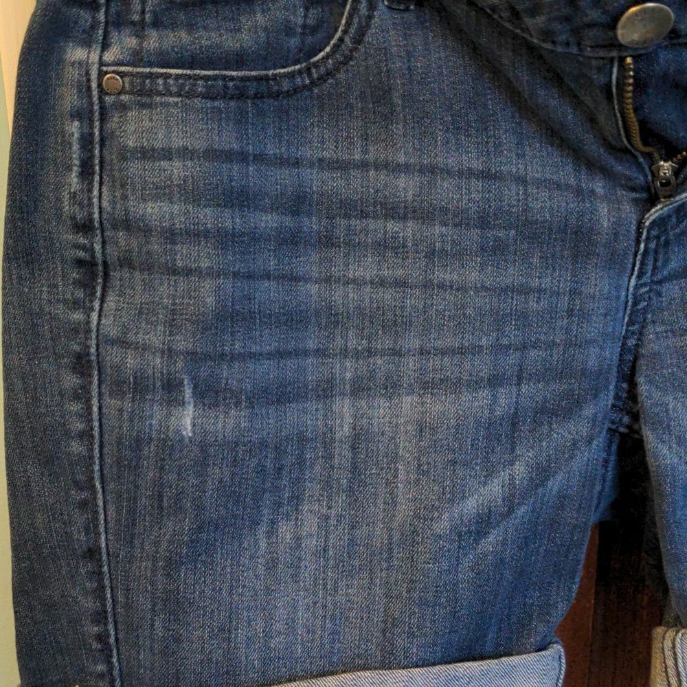2 for $20 Elle Medium Wash Distressed Denim Rolled Leg Jean Shorts Sz 4 - Picture 9 of 10